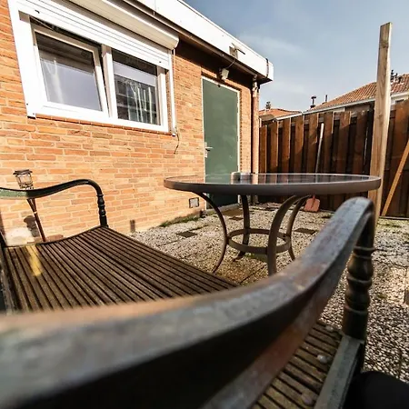 Tiny House Zaandam, Tranquility And Easy Connection * Zaandam